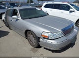 LINCOLN TOWN CAR SIGNATURE LIMITED 2LNHM82W48X657478 снимка