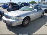 LINCOLN TOWN CAR SIGNATURE LIMITED 2LNHM82W48X657478 снимка