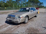 Lincoln Town Car Signature Limited 2LNHM82V79X629120 photo