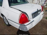 Lincoln Town Car Signature 1LNHM81W35Y653807 photo