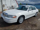 Lincoln Town Car Signature 1LNHM81W35Y653807 снимка