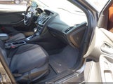 FORD FOCUS SE 1FAHP3F24CL385936 photo