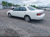 TOYOTA CAMRY LE 4T1SK12E0NU021654 снимка