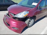 TOYOTA SIENNA LE 5TDKK4CC5AS325208 снимка