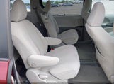 TOYOTA SIENNA LE V6 5TDKK3DC3BS145994 снимка