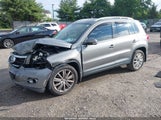 VOLKSWAGEN TIGUAN SE/SEL WVGBV95N59W500115 photo