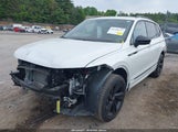 VOLKSWAGEN TIGUAN 2.0T SE R-LINE BLACK 3VV8B7AXXRM105318 снимка
