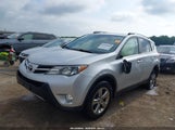 TOYOTA RAV4 XLE JTMRFREV3FD140334 снимка