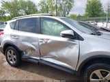 TOYOTA RAV4 XLE JTMRFREV3FD140334 снимка