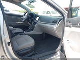 HYUNDAI ELANTRA SE 5NPD74LF7JH382228 снимка