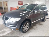 VOLKSWAGEN TOUAREG VR6 FSI WVGBF7A91AD002407 снимка