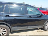 VOLKSWAGEN TIGUAN 2.0T S 3VV1B7AX7JM092033 fotografie