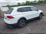 VOLKSWAGEN TIGUAN 2.0T SE/2.0T SEL 3VV2B7AX7JM099570 photo