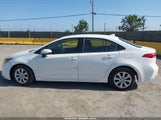 Toyota Corolla Le JTDEPRAE3LJ098083 снимка