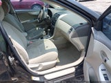 TOYOTA COROLLA LE 2T1BU4EE3AC304729 снимка