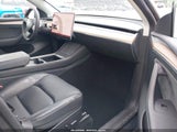 TESLA MODEL Y AWD/LONG RANGE DUAL MOTOR ALL-WHEEL DRIVE 7SAYGDEE6PF764511 fotografie