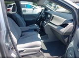 TOYOTA SIENNA LE 8 PASSENGER 5TDKZ3DCXJS937151 снимка