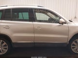 VOLKSWAGEN TIGUAN SE WVGBV7AX8CW575846 photo