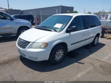 CHRYSLER TOWN & COUNTRY 1A4GP45R26B704121 снимка