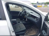 TOYOTA RAV4 LE JTMBFREV5JJ250751 снимка