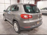 VOLKSWAGEN TIGUAN S/SE/SEL WVGAV75N29W002180 photo
