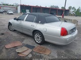 Lincoln Town Car Signature Limited 2LNHM82V88X640299 снимка