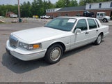 LINCOLN TOWN CAR SIGNATURE/SPINNAKER 1LNLM82WXSY738521 снимка
