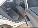 TOYOTA CAMRY LE 4T1BE32KX5U402999 снимка