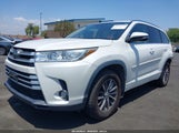 TOYOTA HIGHLANDER XLE 5TDJZRFH3JS876149 снимка
