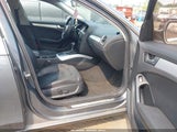 Audi A4 2.0T Premium WAUAFAFL8CA117217 снимка