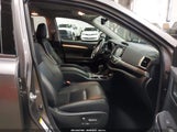 Toyota Highlander Xle 5TDJZRFH1KS590656 снимка