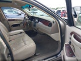 LINCOLN TOWN CAR SIGNATURE LIMITED 1LNHM82W85Y609428 снимка