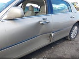 LINCOLN TOWN CAR SIGNATURE LIMITED 1LNHM82W85Y609428 fotografie