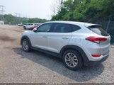 HYUNDAI TUCSON SE KM8J2CA42JU768621 снимка