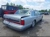 LINCOLN TOWN CAR SIGNATURE/SPINNAKER 1LNLM82W6SY643714 снимка