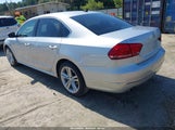 VOLKSWAGEN PASSAT 1.8T SE 1VWBT7A36FC003247 снимка
