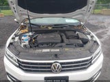VOLKSWAGEN PASSAT 1.8T SE 1VWBT7A36GC061568 fotografie
