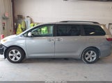 TOYOTA SIENNA LE 8 PASSENGER 5TDKK3DC2FS643769 снимка