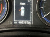 TOYOTA COROLLA SE 5YFBURHE7JP780538 снимка