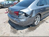 Volkswagen Passat 1.8T R-Line 1VWDT7A30HC037681 fotografie