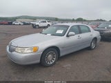 LINCOLN TOWN CAR SIGNATURE 1LNHM82WX1Y697831 photo