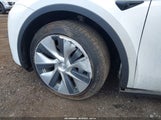 Tesla Model Y Performance Dual Motor All-Wheel Drive/Standard Range Rear-Wheel Drive 5YJYGAED0MF176005 снимка