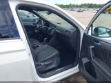 VOLKSWAGEN TIGUAN 2.0T SE R-LINE BLACK 3VVCB7AX8NM105497 снимка