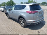 TOYOTA RAV4 XLE JTMRFREV1JD228405 снимка
