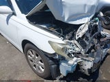 TOYOTA CAMRY LE 4T1BE46K58U742789 снимка