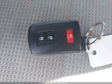 TOYOTA RAV4 XLE 2T3RFREV0JW833499 снимка