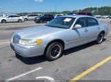 LINCOLN TOWN CAR SIG. PREM./SIGNATURE 1LNHM82W22Y639231 photo