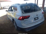 VOLKSWAGEN TIGUAN 2.0T SE/2.0T SEL 3VV3B7AX8JM132211 снимка