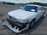 LINCOLN TOWN CAR SIGNATURE LIMITED 2LNHM82V19X635866 photo