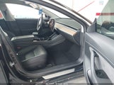 TESLA MODEL 3 STANDARD RANGE PLUS REAR-WHEEL DRIVE/STANDARD RANGE REAR-WHEEL DRIVE 5YJ3E1EA3LF737849 fotografie